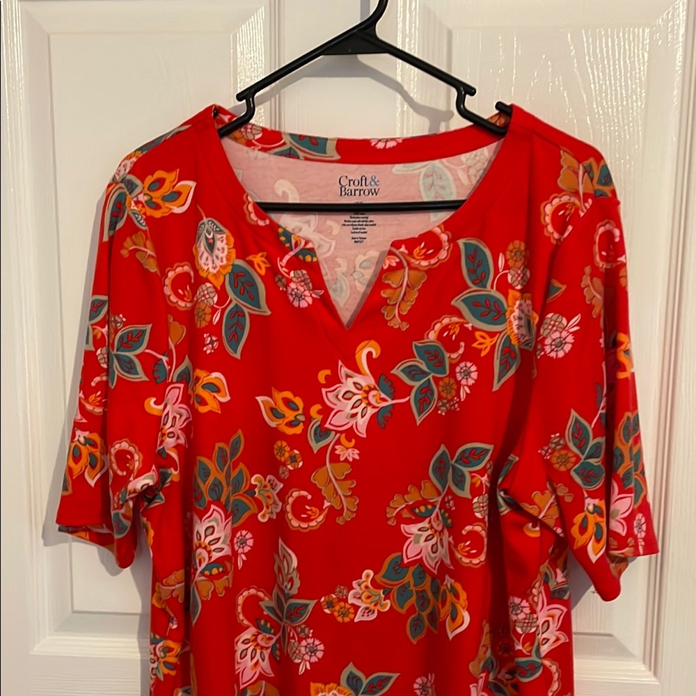 Croft & Barrow Red and Blue Floral Short Sleeve Tee, Size XXL
